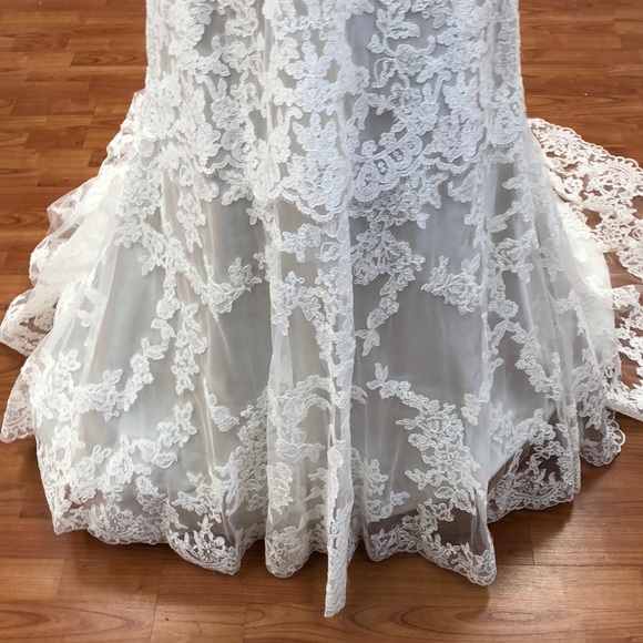 Ivory wedding dress with rhinestone cluster - Picture 3 of 7
